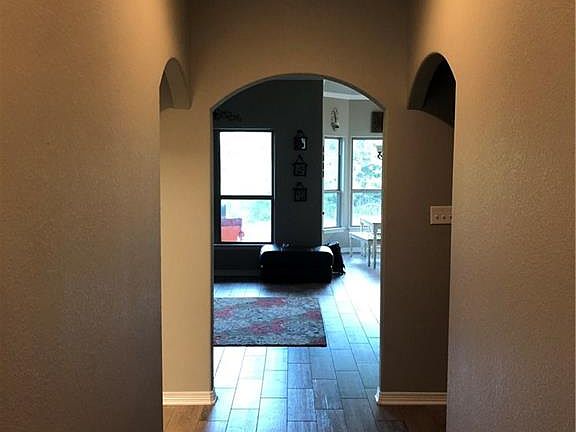 3rd image of 703 N Bumblebee Dr
