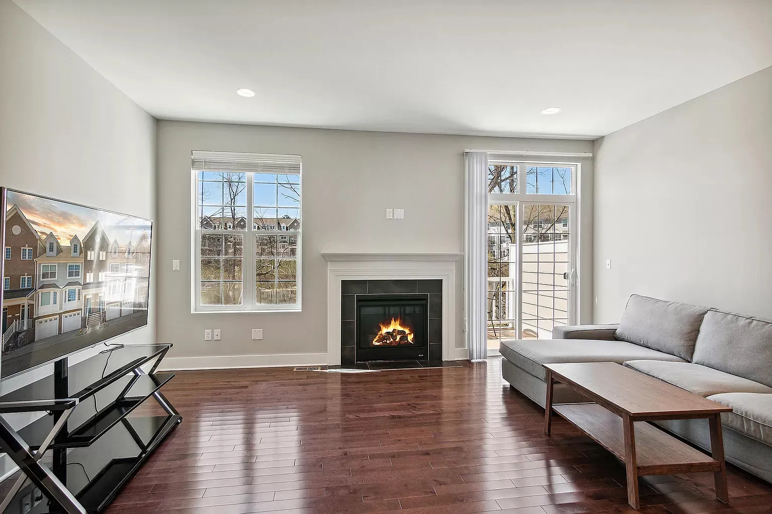 3 bed, 3.5 bath, 2197 sqft, $3,295 — Photo 3