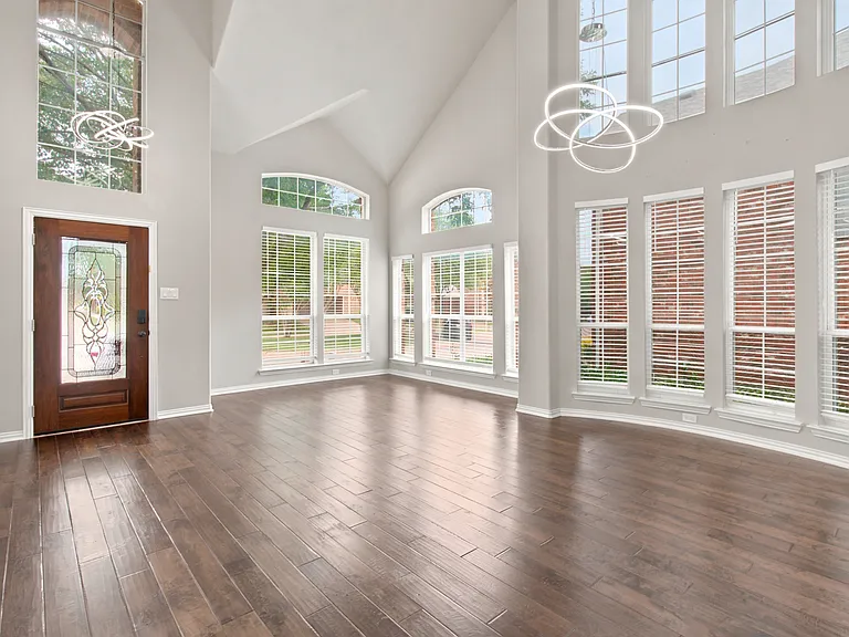 362 Spring Meadow Dr — Photo 5