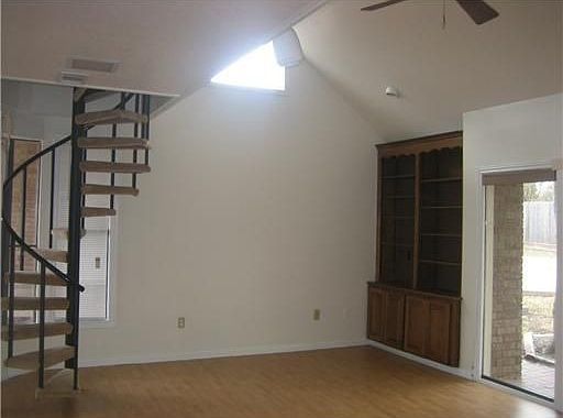2nd image of 804 Thomas St