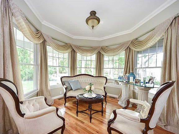 5th image of 24 Briana Ct