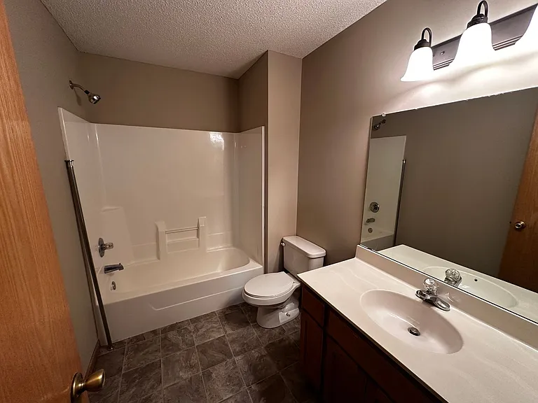 402 Creekside Dr — Photo 16