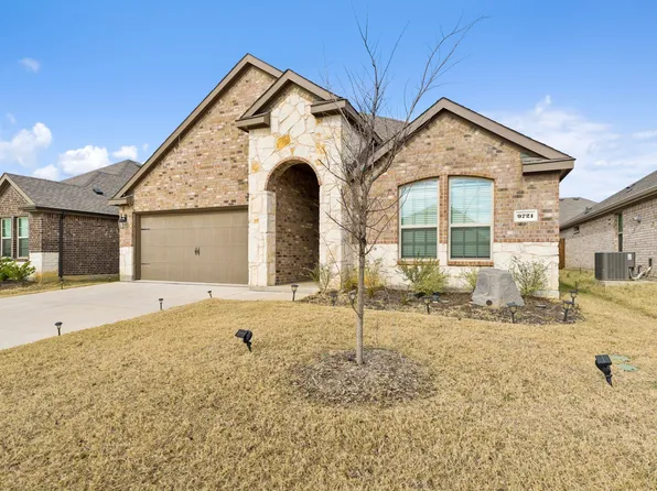 9721 Tinsley St, Aubrey, TX 76227