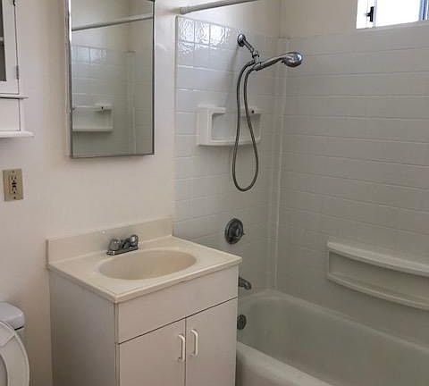 4th image of 901 Euclid St APT 10
