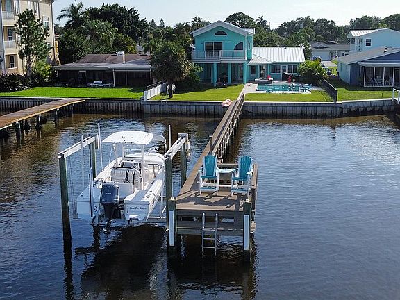 2nd image of 6019 Bayou Grande Blvd NE