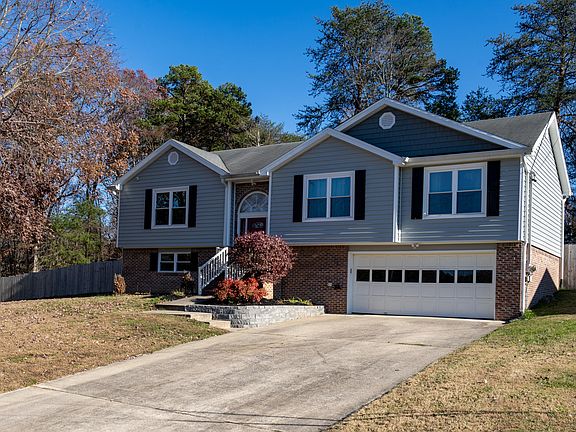 2nd image of 927 Brookrun Dr