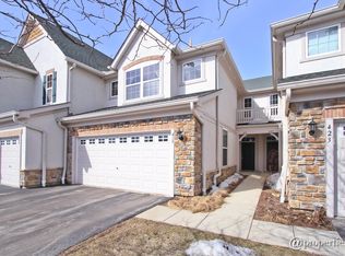 419 Shadow Creek Dr, Vernon Hills, IL 60061