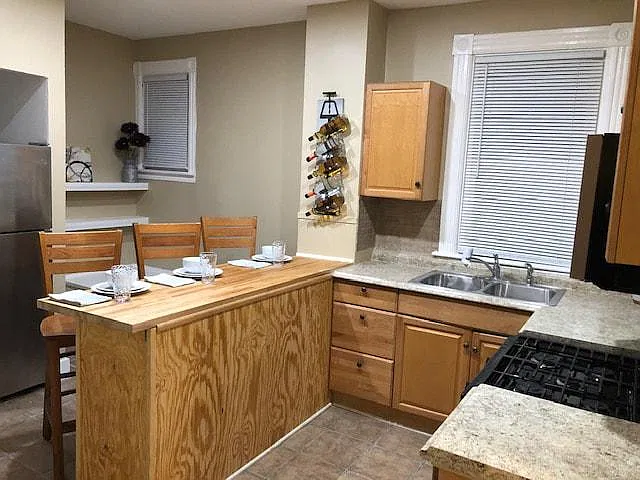 4 bed, 1400 sqft, $2,000 — Photo 2