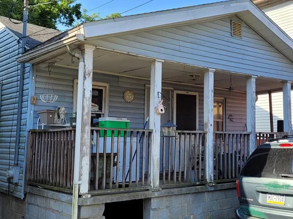 1129 1/2 Otter St, Franklin, PA 16323