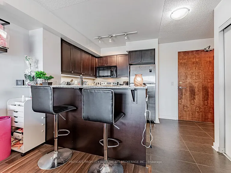 1235 Bayly St #907 — Photo 11