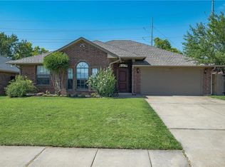 1617 Pinnacle Ln, Edmond, OK 73003