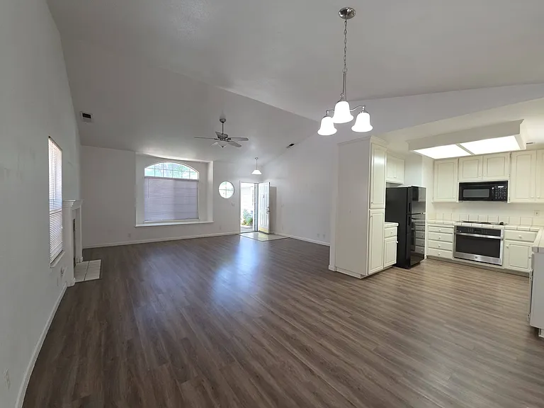 819 Black Walnut Way — Photo 3