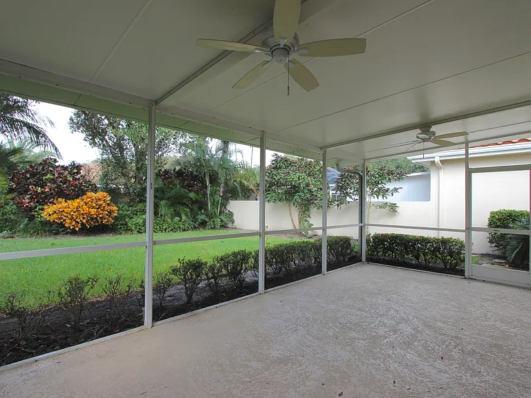 117 Hampton Cir — Photo 34