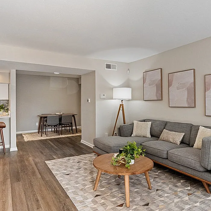 Central Pointe — Photo 1