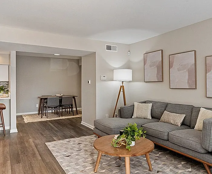 Central Pointe — Photo 1