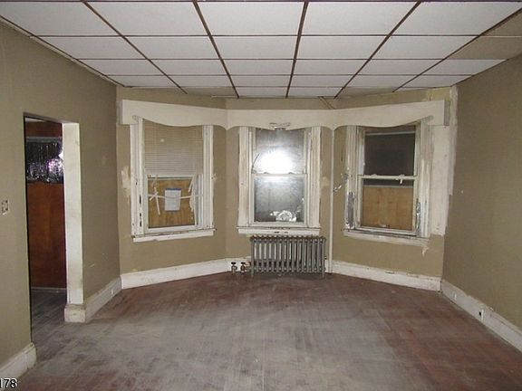 5th image of 169 Edmund Ave