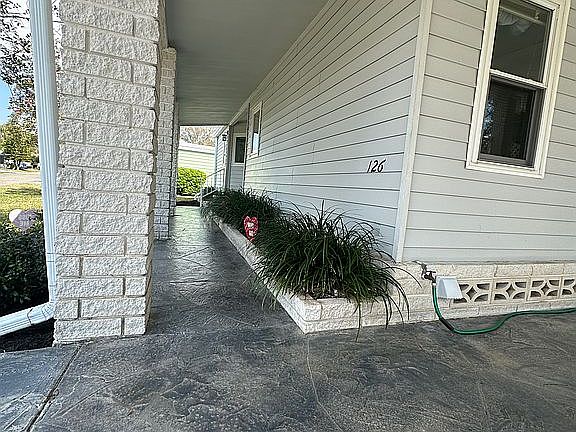 4th image of 4607 Arlington Park Dr