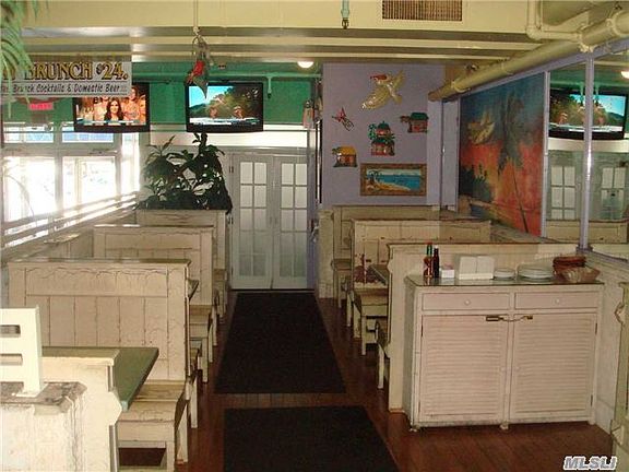 5th image of 222 W Park Ave