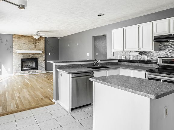 4th image of 6123 Black Oaks Way