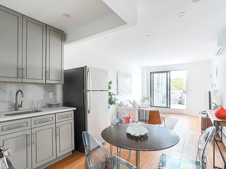 1223 Putman Ave #3A — Photo 1