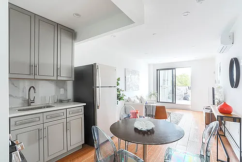 1223 Putnam Ave #4A Photo 1