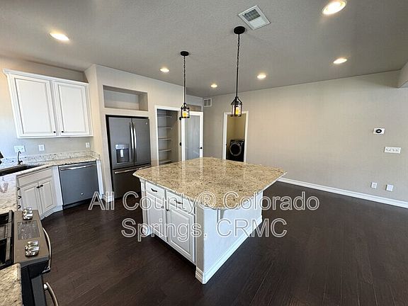 3rd image of 7941 Whistlestop Ln