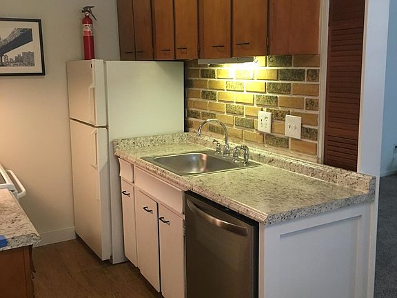 4th image of 2419 S York St #2