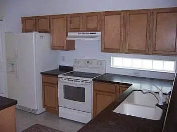2935 NE 7th St #301 — Photo 3