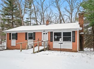 7945 Pine Island Dr NE, Belmont, MI