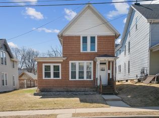 910 W 5th St, Dubuque, IA 52001