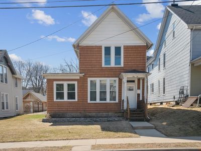 910 W 5th St, Dubuque, IA, 52001