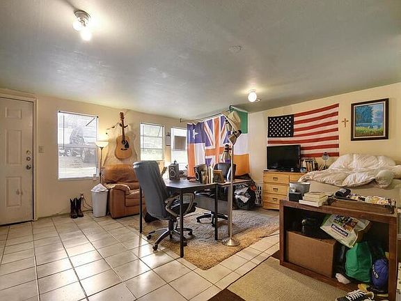 4th image of 909 Duncan Ln APT C