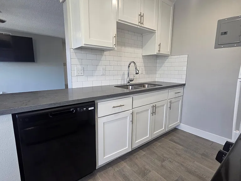 17102 Emerald Ln #C2 — Photo 30