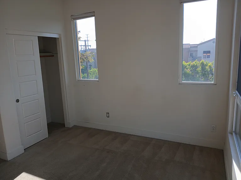 135 W Live Oak Ave #J — Photo 9
