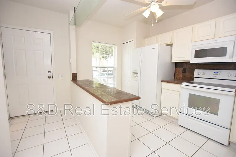 2 bed, 2.5 bath, 1184 sqft, $1,800 — Photo 3