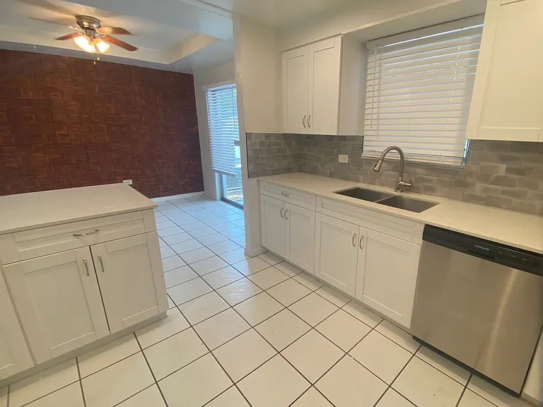 1017 Gibraltar Rd — Photo 5