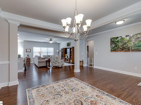 4th image of 8 Harvestwood Pl