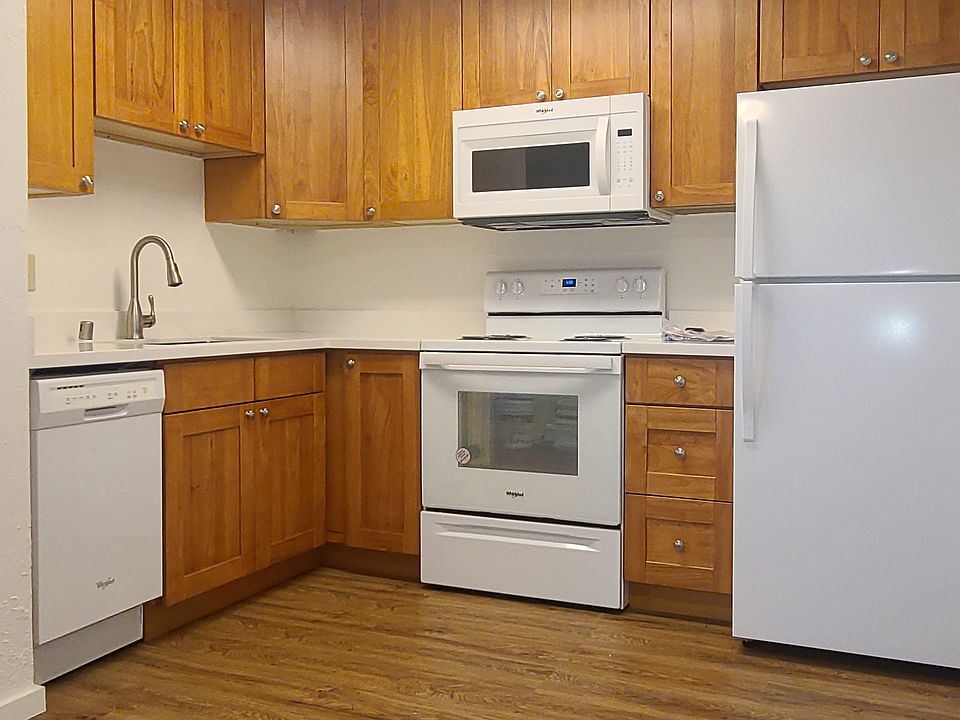 2nd image of 2301 Carlmont Dr #22