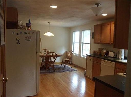 4th image of 41 Ruskin Ave