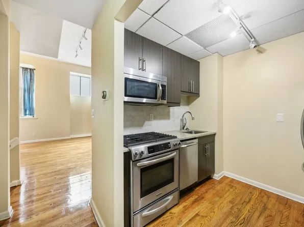 341 Monmouth Street image 4 of 17