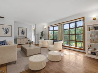 19 Hopatchung Rd, Hopatcong, NJ 07843