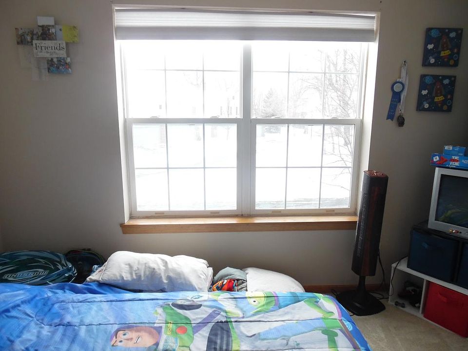 Extra Bedroom (with window facing the cul de sac)