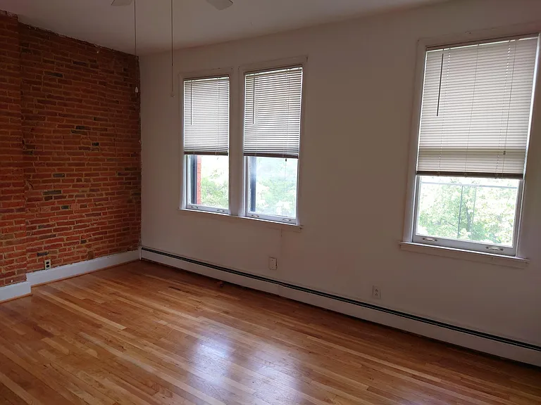 1823 Bolton St #3 — Photo 9