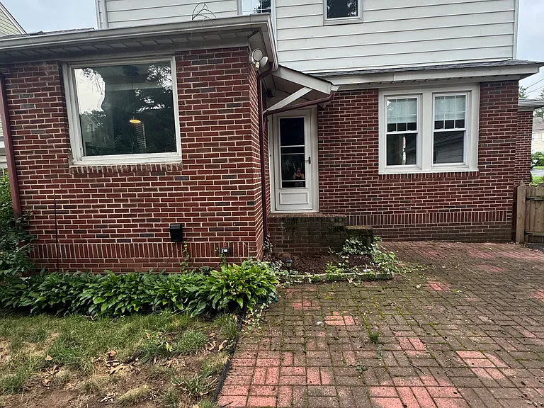 734 Greenwood Rd — Photo 23