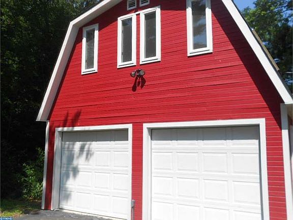 2nd image of 79 Edgemere Ave