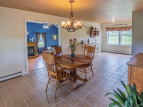 2nd image of 4 Country Meadow Ln