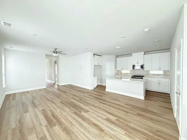 11451 Chepstow Cres — Photo 8