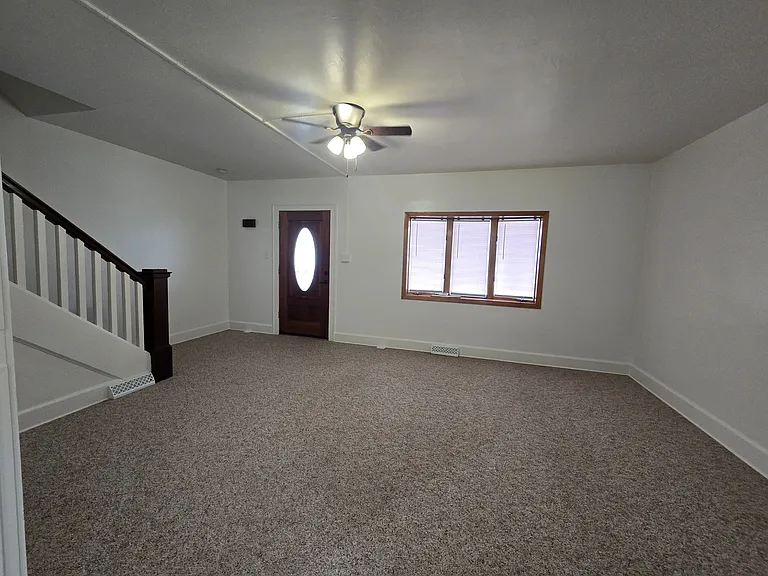 819 Sheridan St — Photo 2