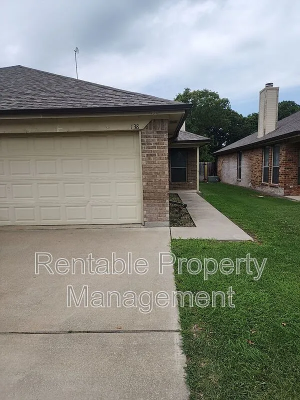 3 bed, 2.0 bath, 1258 sqft, $1,850 — Photo 2