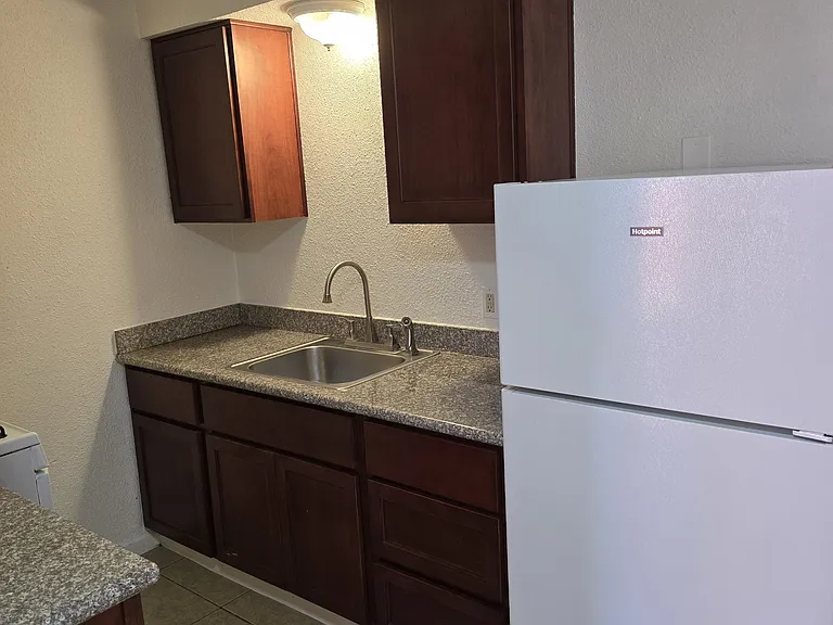 617 Maple St #2 — Photo 4